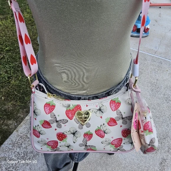 NWT WHITE STRAWBERRY BUTTERFLY  LUV BETSEY CROSSBODY w/POUCH - Picture 7 of 7